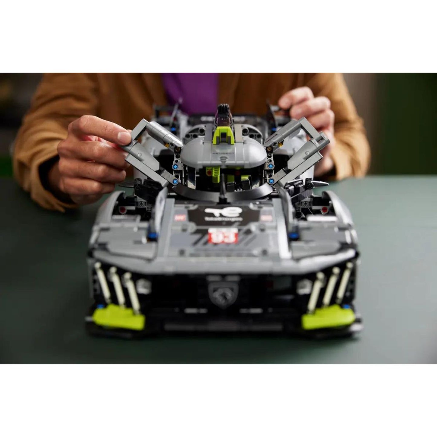 Lego - Technic PEUGEOT 9X8 24H Le Mans Hybrid Hypercar 42156